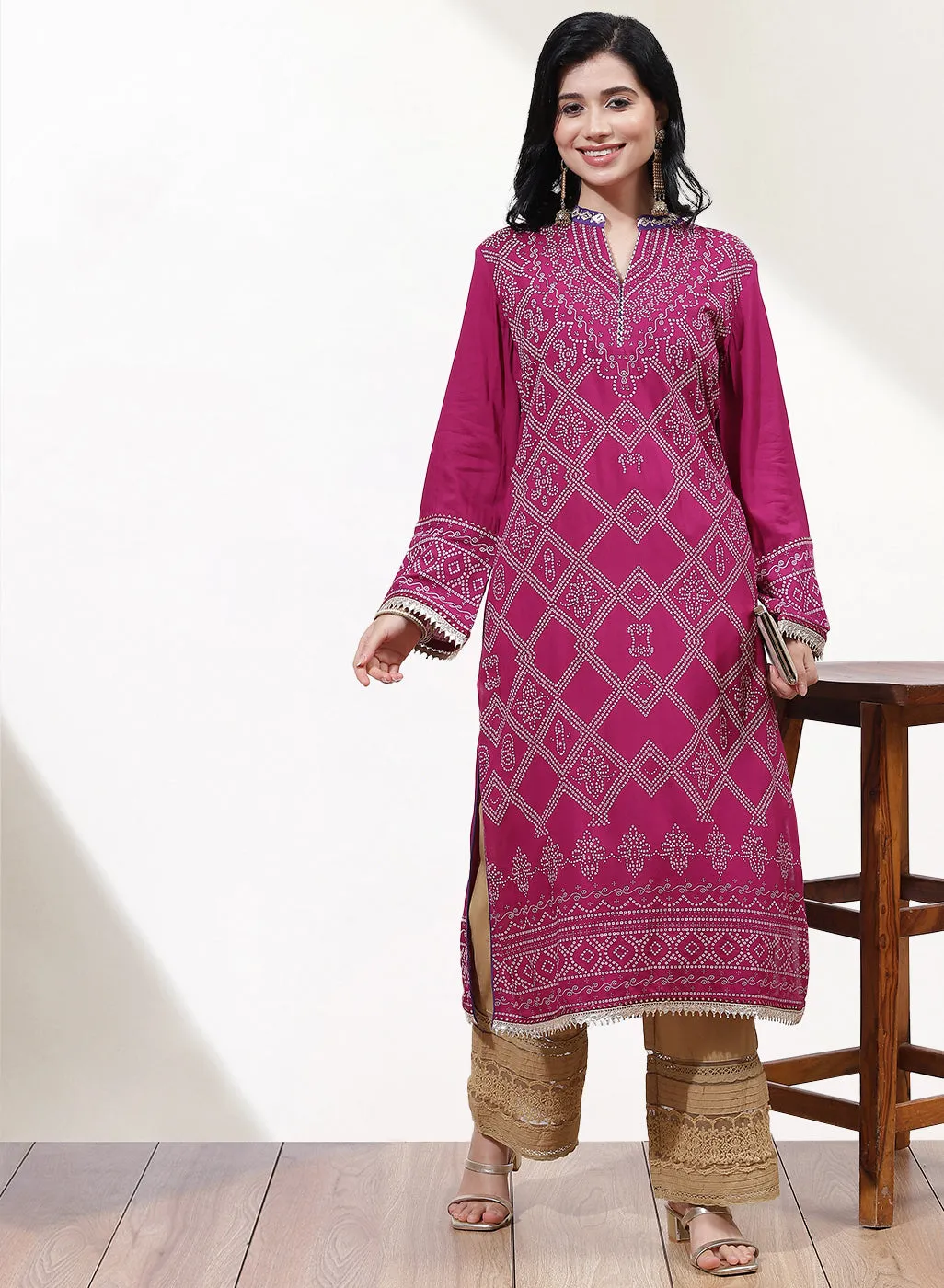 Certainly! Heres an optimized title with modifiers for the e-commerce product:

Womens Elegant Fuchsia Dhaage Collection Screen Print Kurta with Intricate Detailing