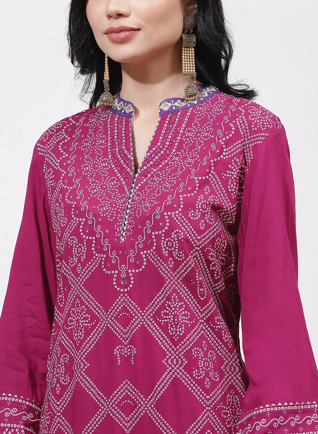 Certainly! Heres an optimized title with modifiers for the e-commerce product:

Womens Elegant Fuchsia Dhaage Collection Screen Print Kurta with Intricate Detailing