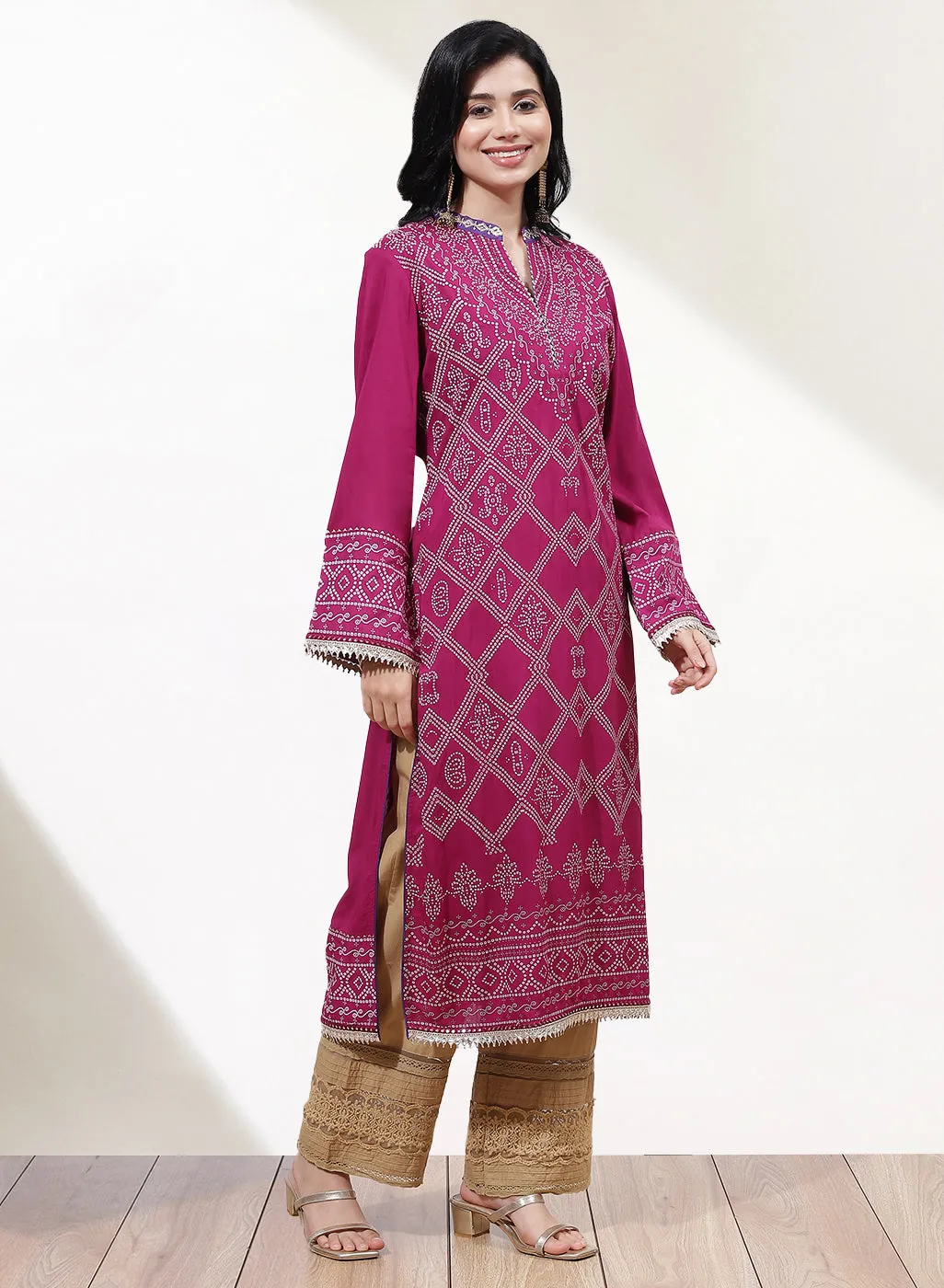 Certainly! Heres an optimized title with modifiers for the e-commerce product:

Womens Elegant Fuchsia Dhaage Collection Screen Print Kurta with Intricate Detailing