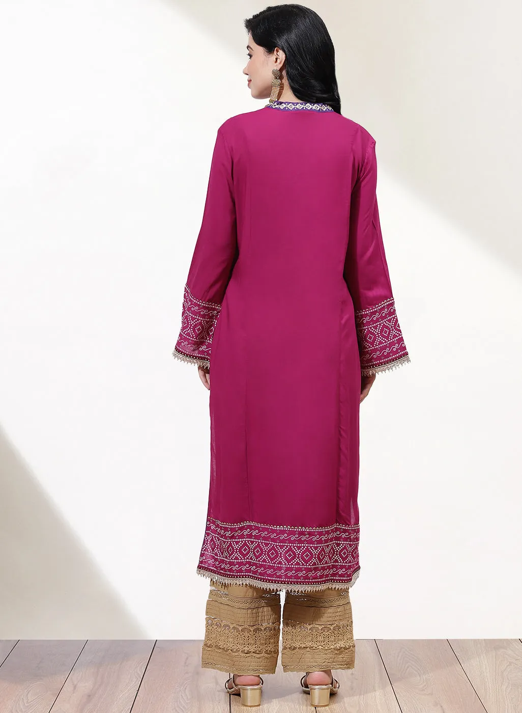 Certainly! Heres an optimized title with modifiers for the e-commerce product:

Womens Elegant Fuchsia Dhaage Collection Screen Print Kurta with Intricate Detailing