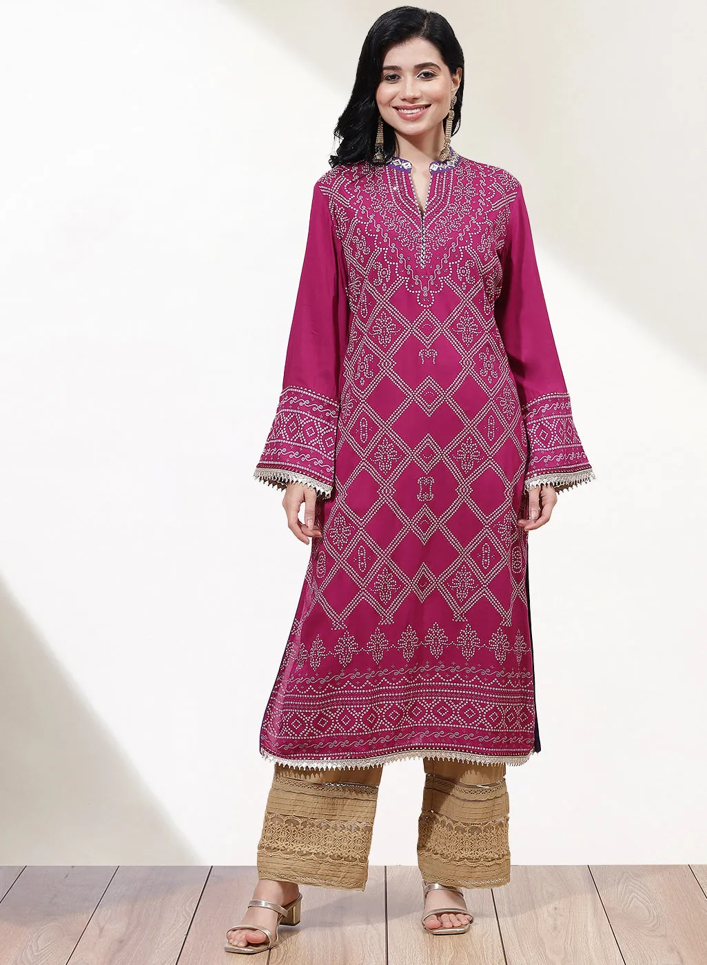 Certainly! Heres an optimized title with modifiers for the e-commerce product:

Womens Elegant Fuchsia Dhaage Collection Screen Print Kurta with Intricate Detailing